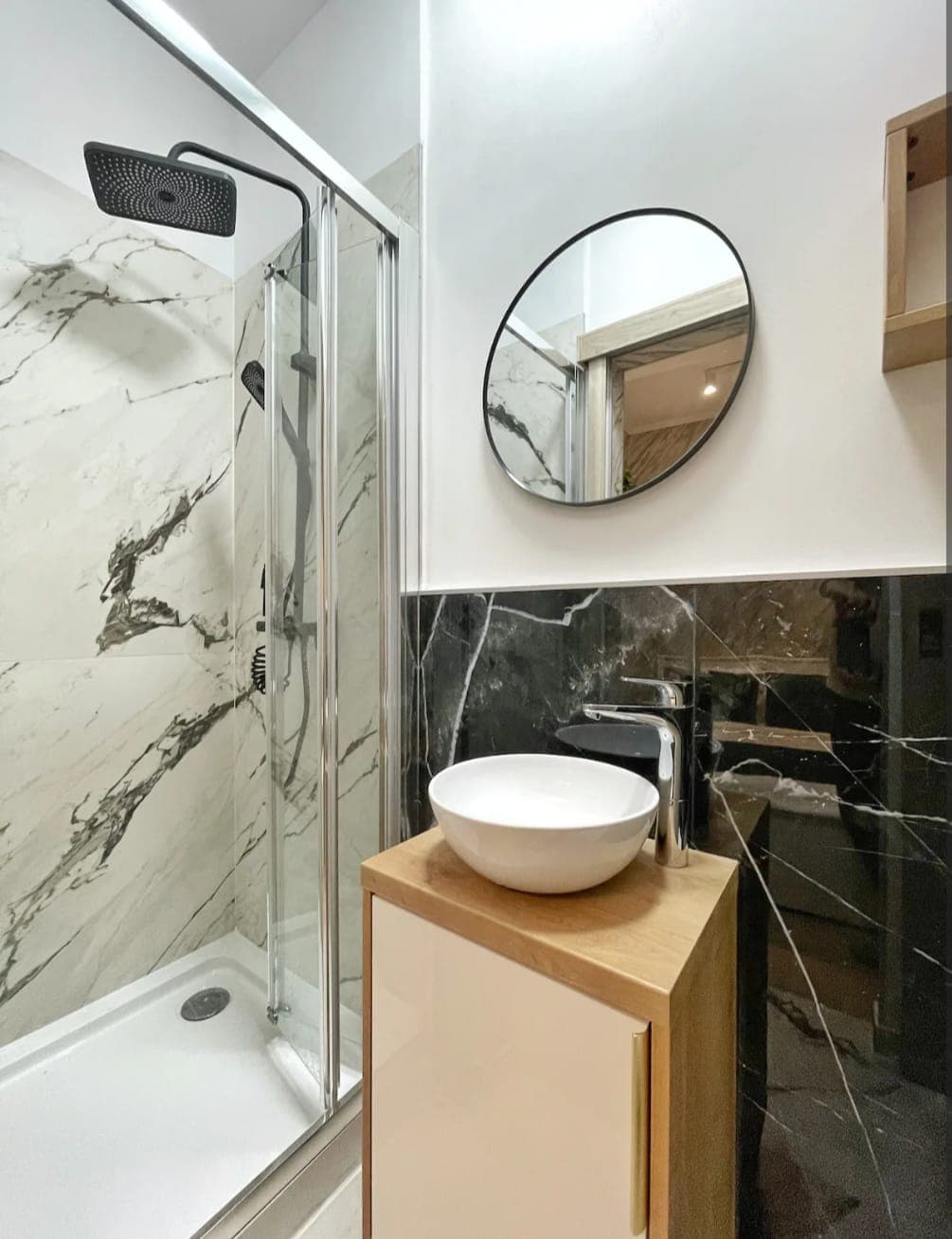 The Little Gem — Bathroom