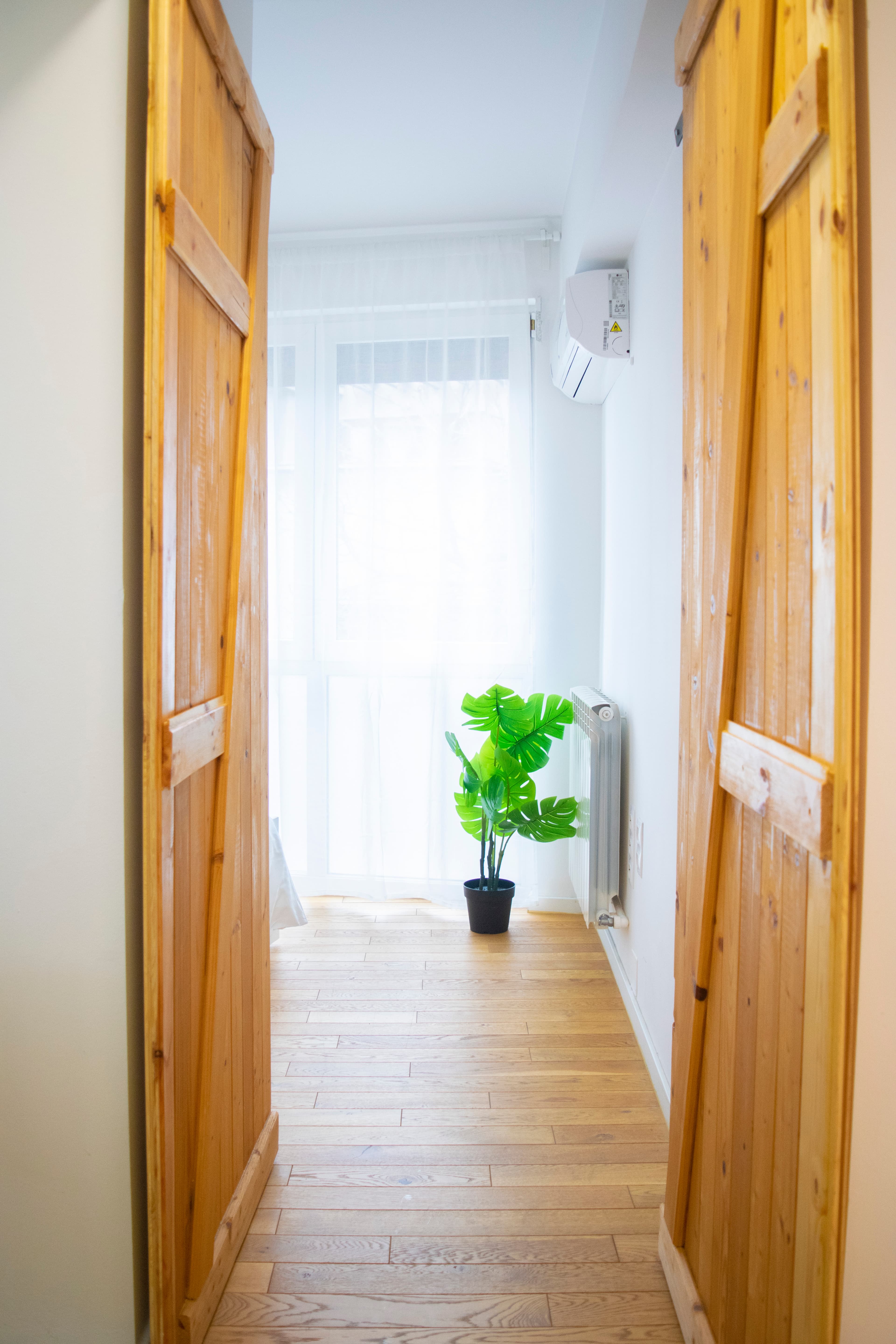 The Ultracentral Gem Calea Victoriei & Palace View — Bedroom 1